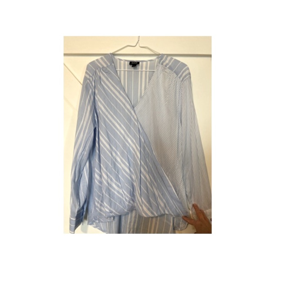 Super cute rolled front lightweight blouse